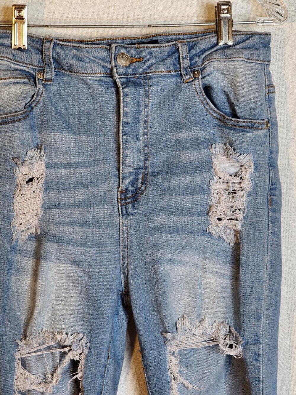 Akira Light Wash Distressed Cotton Poly Span Fringe Flare Bottom Jeans Sz 9 W28 - Picture 6 of 16